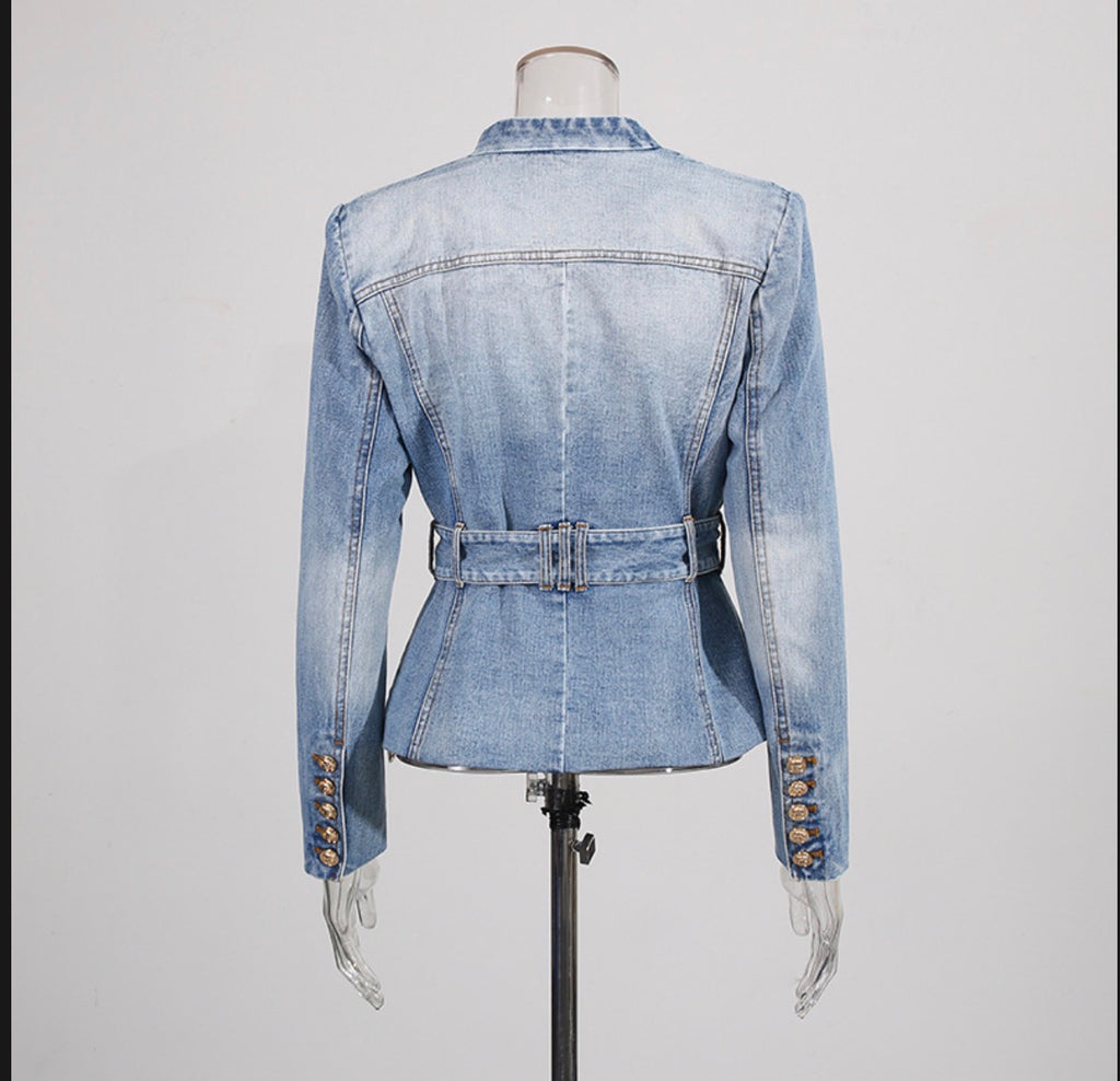 Waist-Cinching Top with a Fitted Silhouette