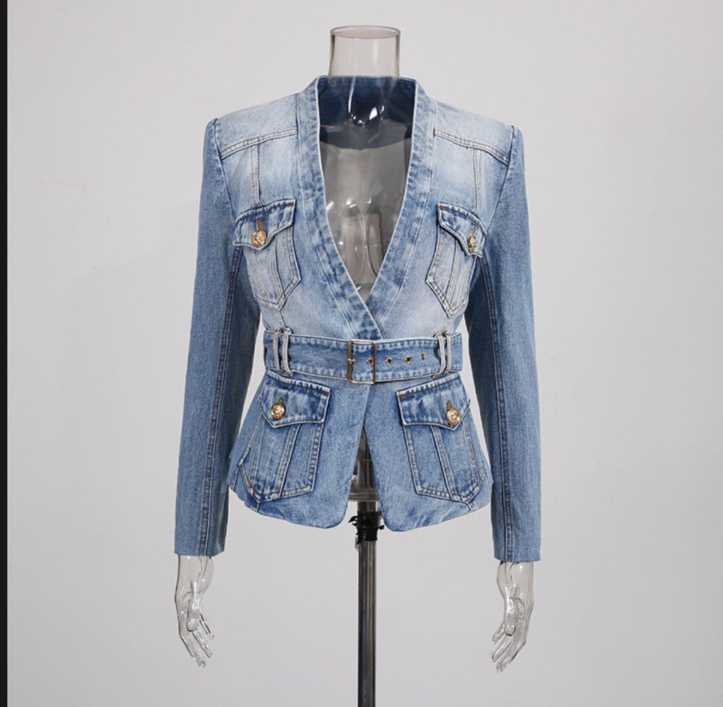Waist-Cinching Top with a Fitted Silhouette