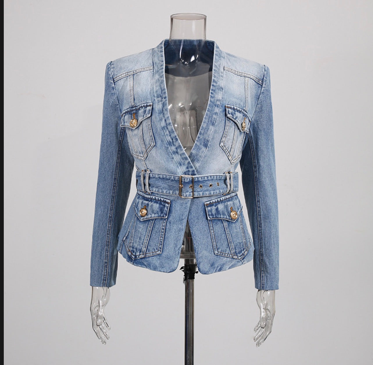 Waist-Cinching Top with a Fitted Silhouette