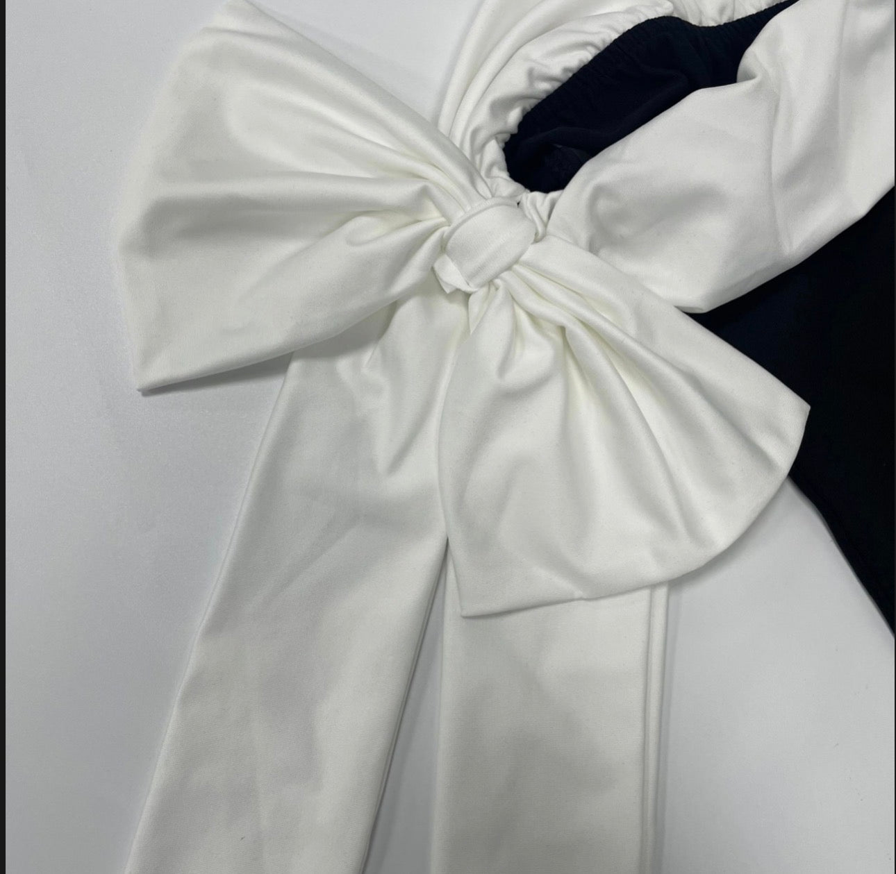 Off-shoulder tube long sleeve dress
