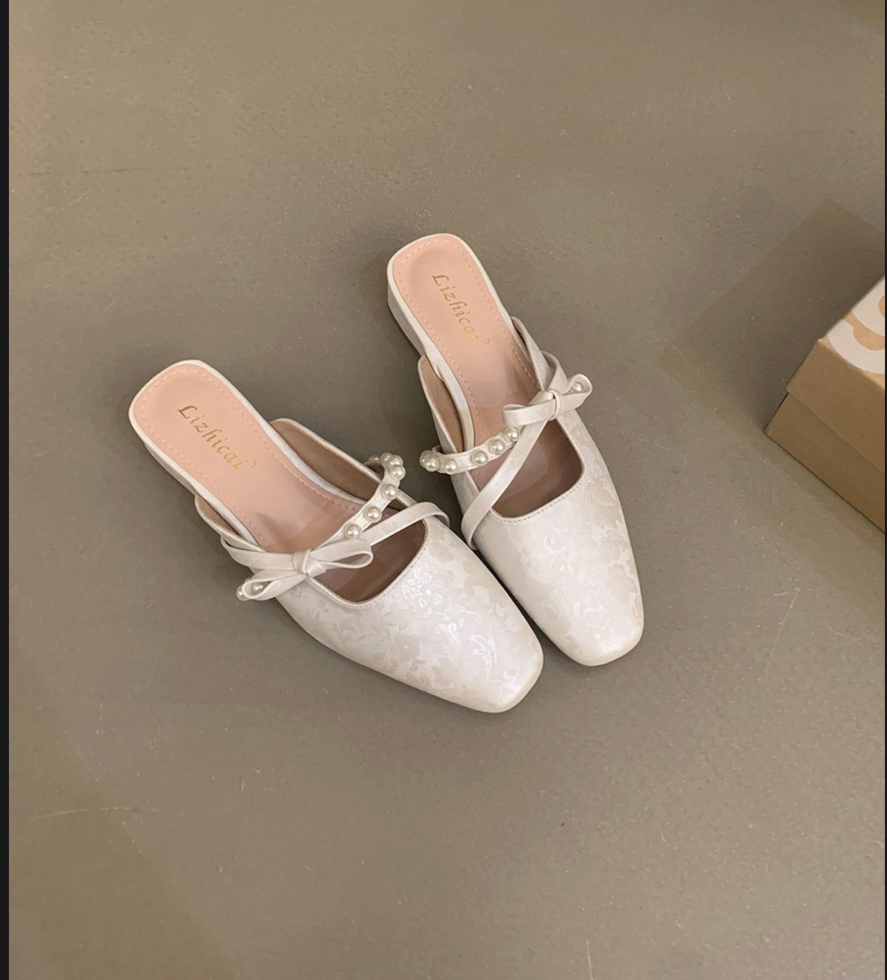 French-Style Pearl Shallow-Mouth Chunky Heel